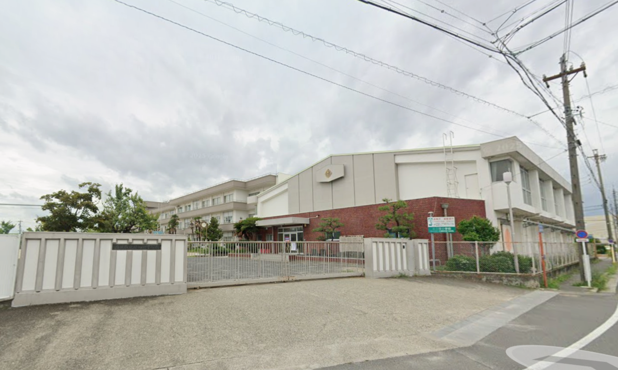 静かな住宅地、児童公園すぐ近く ⼾⼝から名古屋駅まで最短２０分