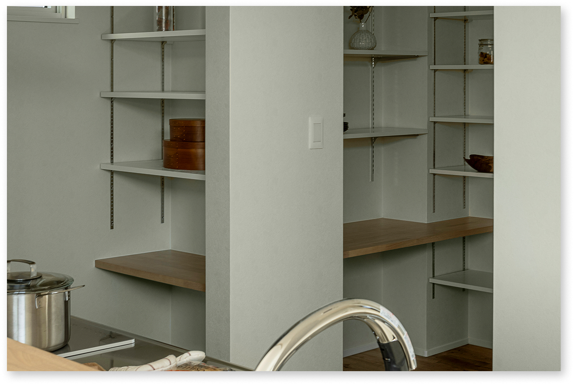 ｜稲沢市｜空へひらく階段窓のWBの家