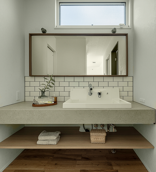 ｜稲沢市｜空へひらく階段窓のWBの家